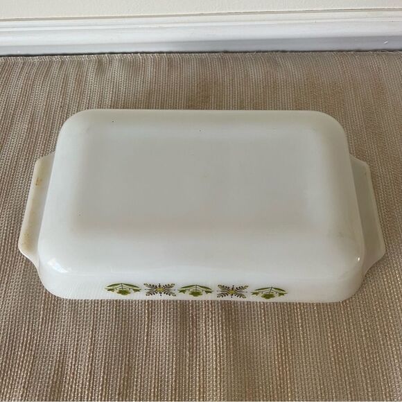 vintage Fire-king Anchor Hocking milk glass baking dish - Picture 10 of 11